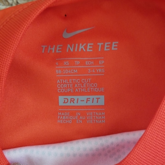 Boy's  Nike shirt - Picture 2 of 4